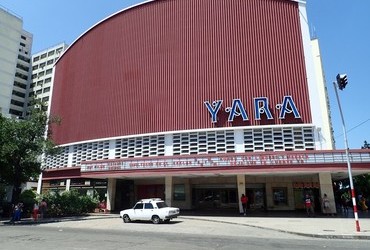 Movie theater Yara oposite heladería Coppelia