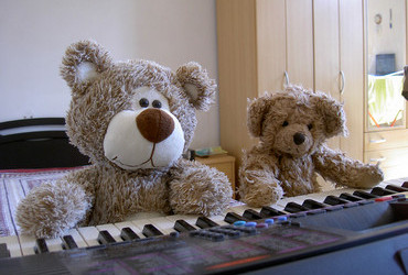 Concerto for four paws - Bearlioz and Beartolt Brecht on the piano