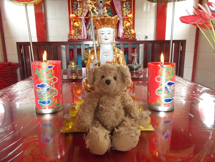 Teddy Land: Chinese temple in Manado
