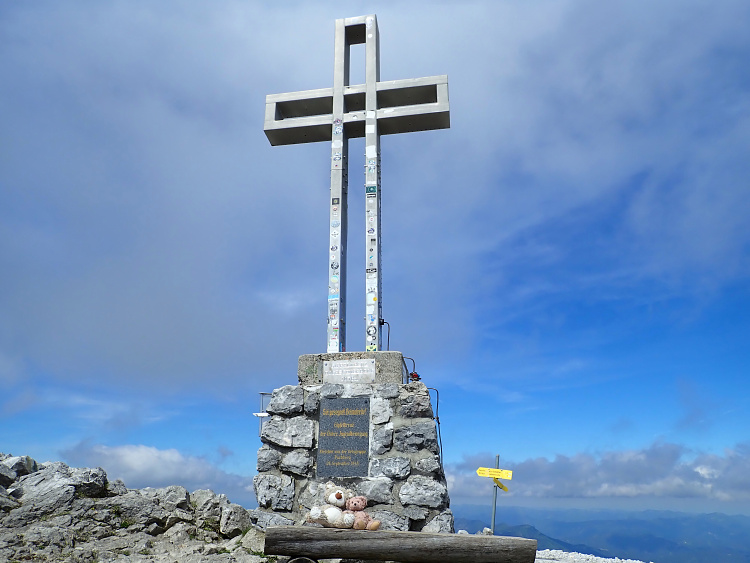 Teddy Land: Gipfelkreuz Hochschneeberg 2076m