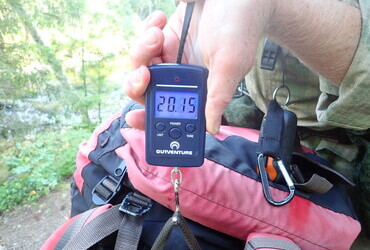My backpack on the way back is 20 kg (44 lb). On the way to the pass it was 23 kg (50 lb.