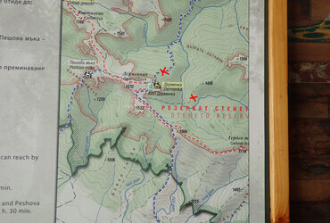 The trails are not existing. We had to turn back and go around through Dobrila hut.