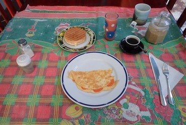 This is the breakfast for 5 cuc that we did NOT get. ​For same money we had "lomo de cerdo con arroz" and drank ron Añejo 3 años.