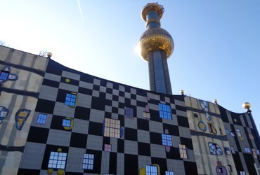 Spittelau incineration plant painted by Hundertwasser