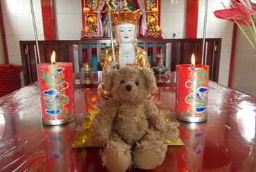 They worship me - Chinese temple in Manado