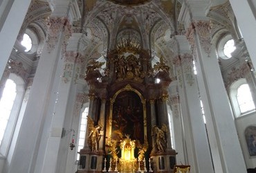 High altar with an altarpiece by Ulrich Loth depicting The Effusion of the Holy Ghost (1661), Church of the Holy Ghost, Munich, Bavaria, Germany
