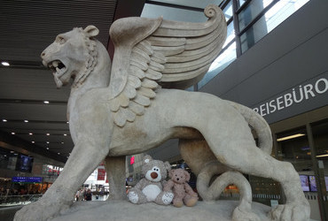 Romulus and Remus - Wien Hauptbahnhof