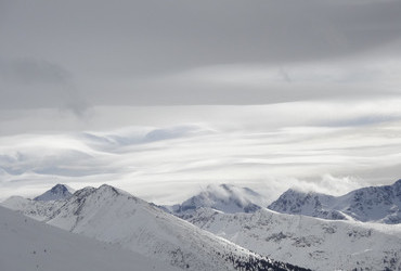 Spano Pole - Kamenitza 2822m, Mozgovishki and Begovishki ridge, Yalovarnika and Zubut are covered in clouds, Pirin National Park