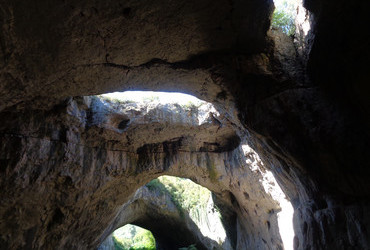 Devetashka cave